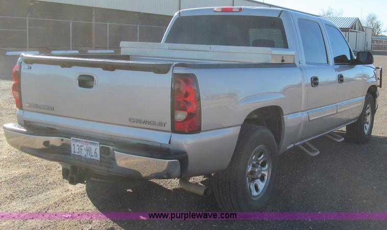 image for item G5590 2005 Chevrolet Silverado 1500 Crew Cab pickup truck
