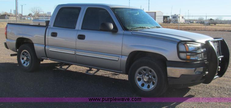 image for item G5590 2005 Chevrolet Silverado 1500 Crew Cab pickup truck