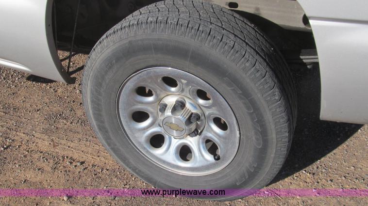 image for item G5590 2005 Chevrolet Silverado 1500 Crew Cab pickup truck