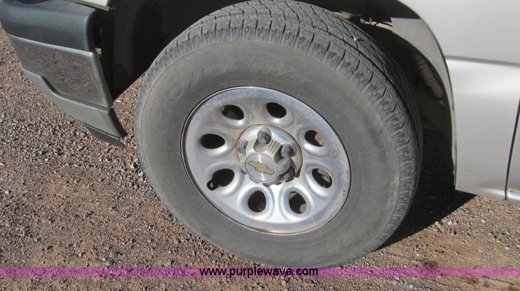 image for item G5590 2005 Chevrolet Silverado 1500 Crew Cab pickup truck