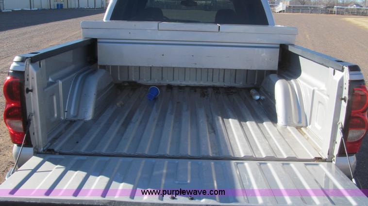 image for item G5590 2005 Chevrolet Silverado 1500 Crew Cab pickup truck