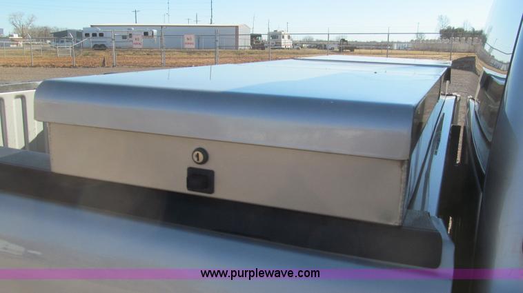 image for item G5590 2005 Chevrolet Silverado 1500 Crew Cab pickup truck