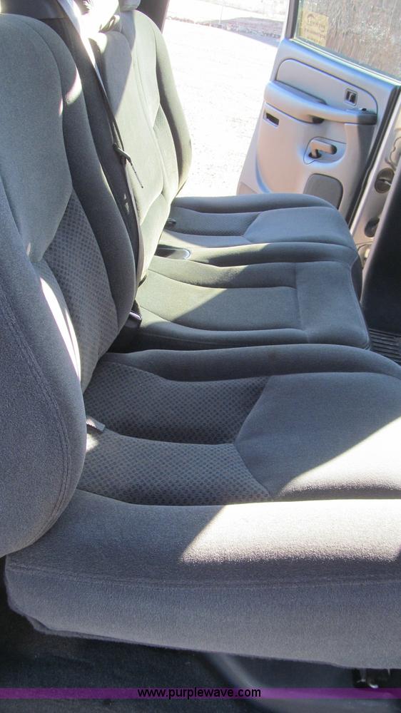 image for item G5590 2005 Chevrolet Silverado 1500 Crew Cab pickup truck