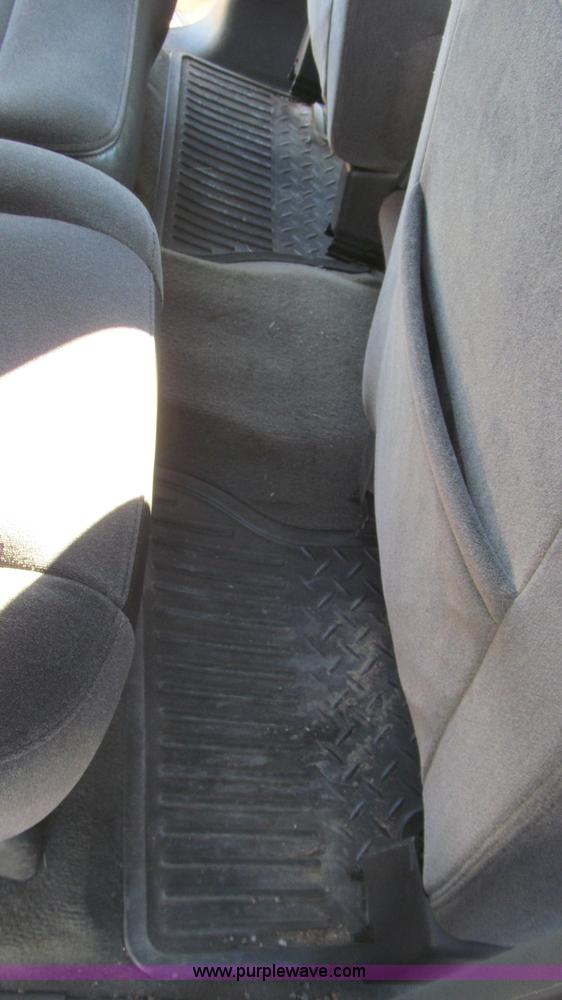 image for item G5590 2005 Chevrolet Silverado 1500 Crew Cab pickup truck