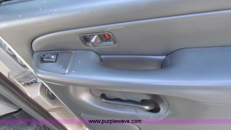 image for item G5590 2005 Chevrolet Silverado 1500 Crew Cab pickup truck