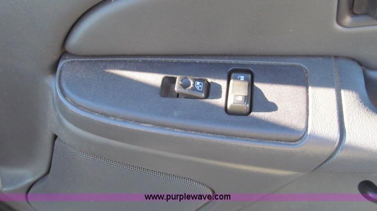 image for item G5590 2005 Chevrolet Silverado 1500 Crew Cab pickup truck