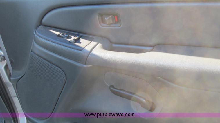 image for item G5590 2005 Chevrolet Silverado 1500 Crew Cab pickup truck