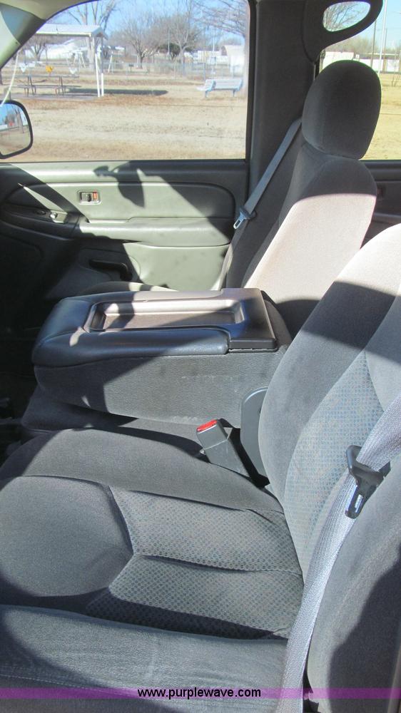 image for item G5590 2005 Chevrolet Silverado 1500 Crew Cab pickup truck