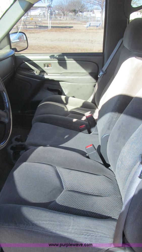 image for item G5590 2005 Chevrolet Silverado 1500 Crew Cab pickup truck