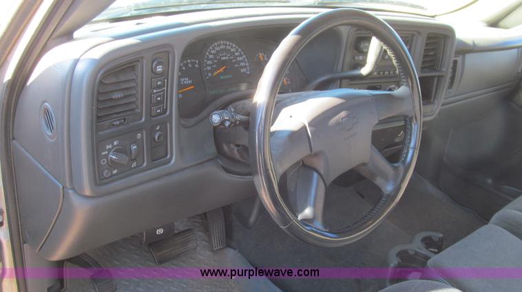 image for item G5590 2005 Chevrolet Silverado 1500 Crew Cab pickup truck