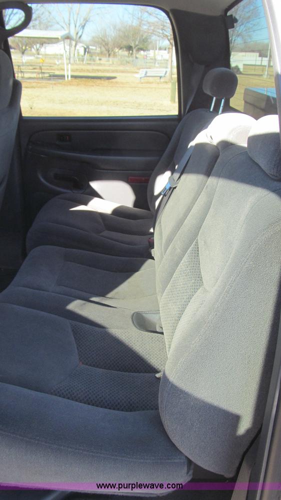 image for item G5590 2005 Chevrolet Silverado 1500 Crew Cab pickup truck