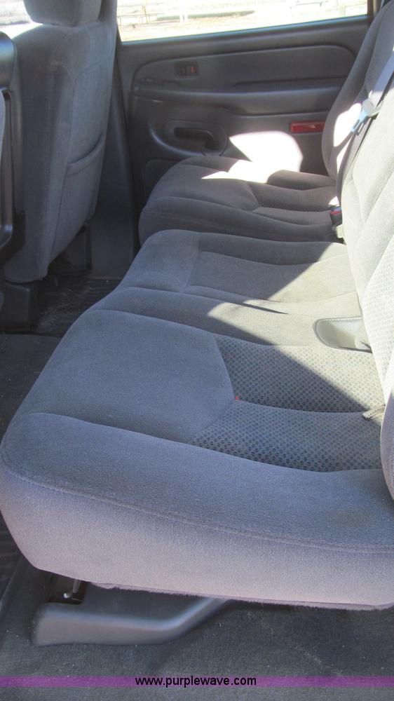 image for item G5590 2005 Chevrolet Silverado 1500 Crew Cab pickup truck