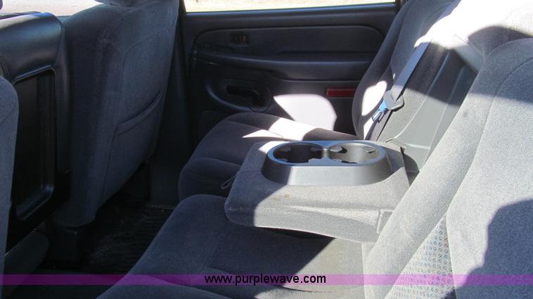 image for item G5590 2005 Chevrolet Silverado 1500 Crew Cab pickup truck