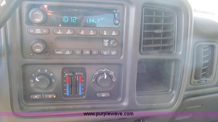 image for item G5590 2005 Chevrolet Silverado 1500 Crew Cab pickup truck