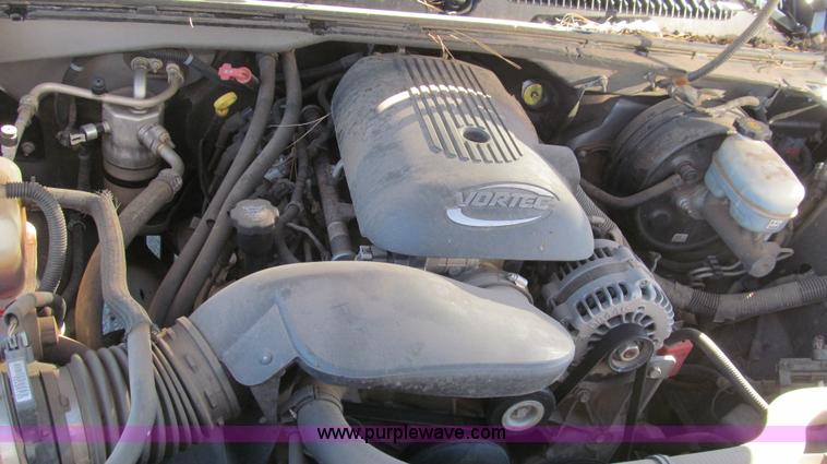 image for item G5590 2005 Chevrolet Silverado 1500 Crew Cab pickup truck