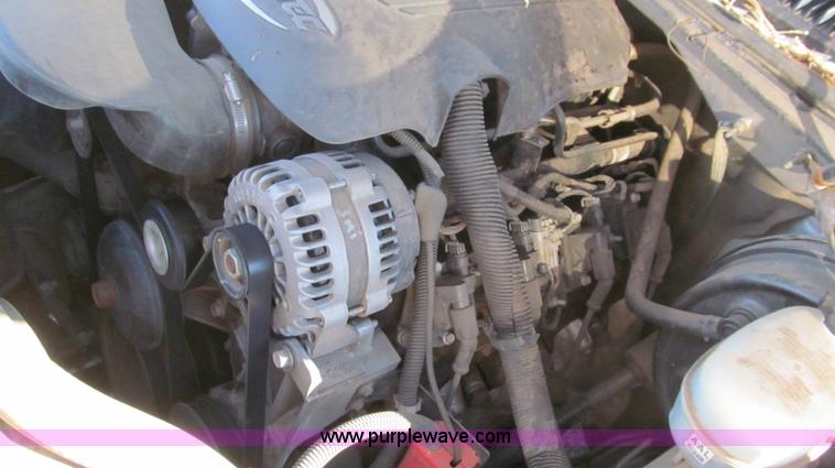 image for item G5590 2005 Chevrolet Silverado 1500 Crew Cab pickup truck