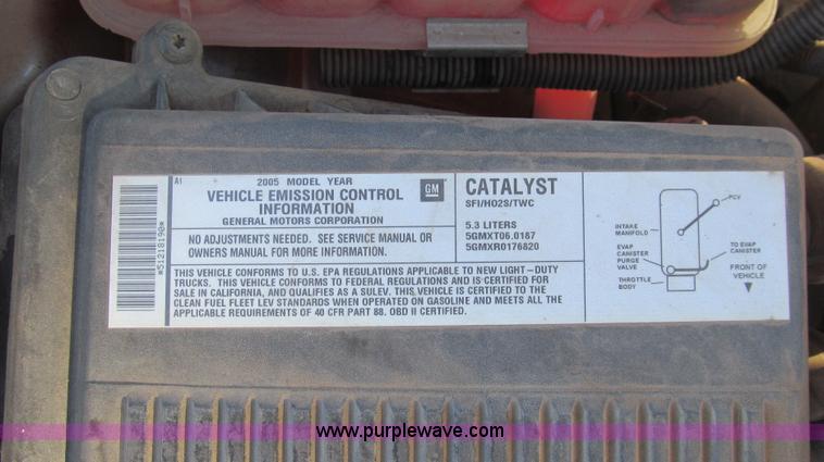 image for item G5590 2005 Chevrolet Silverado 1500 Crew Cab pickup truck