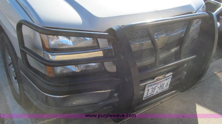 image for item G5590 2005 Chevrolet Silverado 1500 Crew Cab pickup truck