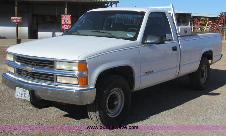 image for item G5591 2000 Chevrolet 2500 pickup truck