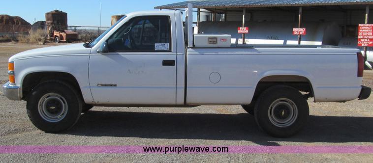 image for item G5591 2000 Chevrolet 2500 pickup truck