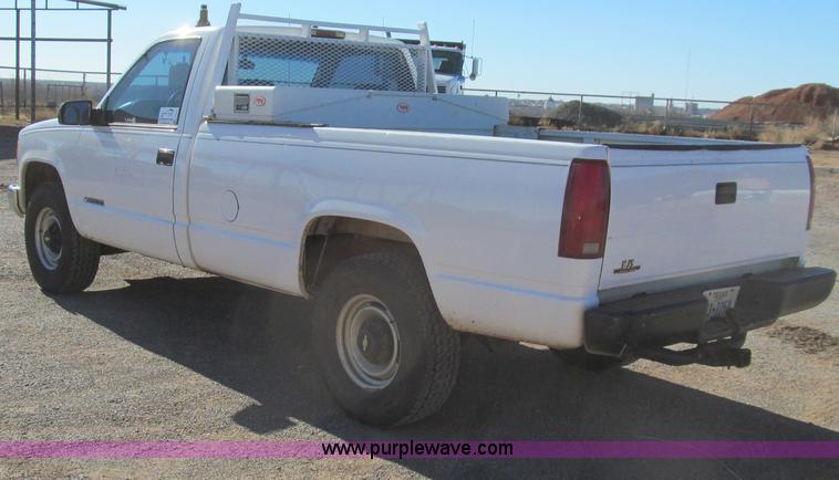 image for item G5591 2000 Chevrolet 2500 pickup truck