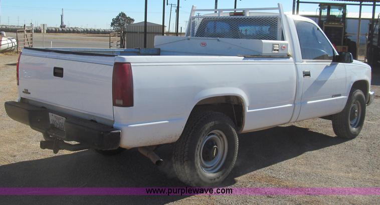 image for item G5591 2000 Chevrolet 2500 pickup truck