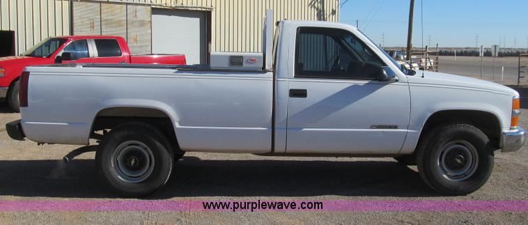 image for item G5591 2000 Chevrolet 2500 pickup truck