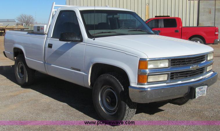 image for item G5591 2000 Chevrolet 2500 pickup truck