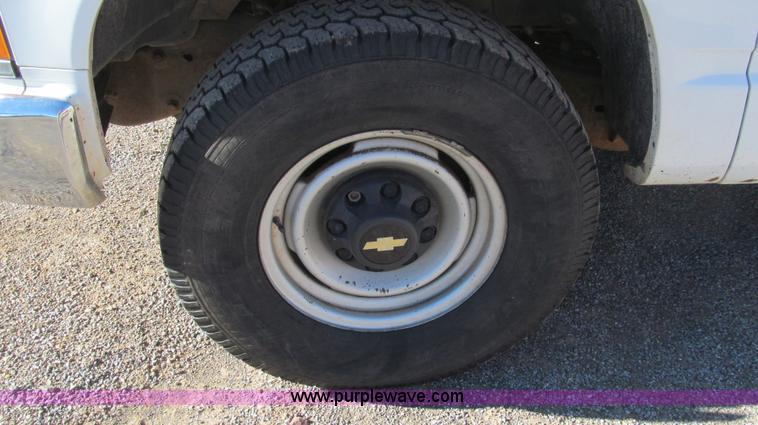 image for item G5591 2000 Chevrolet 2500 pickup truck