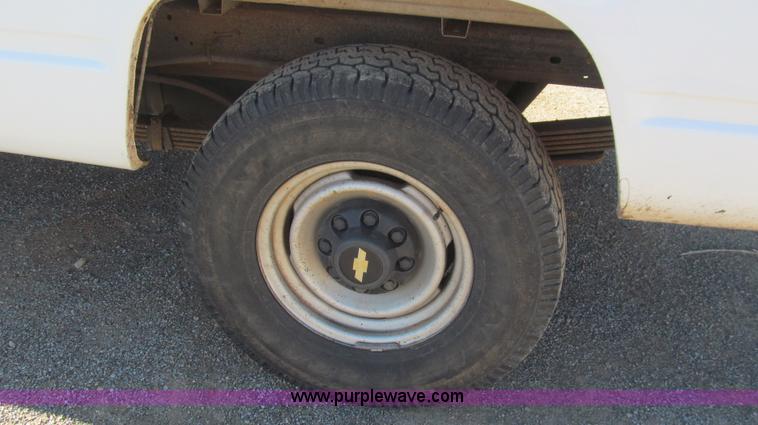 image for item G5591 2000 Chevrolet 2500 pickup truck