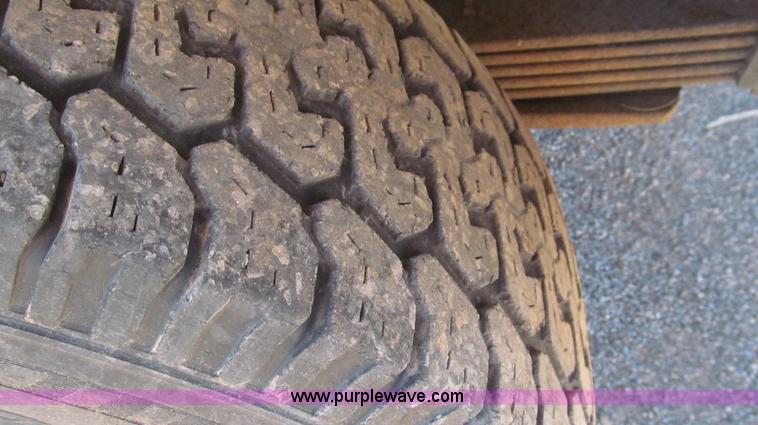 image for item G5591 2000 Chevrolet 2500 pickup truck