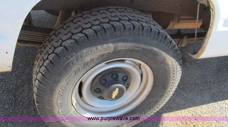 image for item G5591 2000 Chevrolet 2500 pickup truck