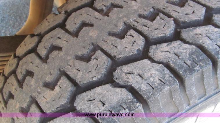 image for item G5591 2000 Chevrolet 2500 pickup truck