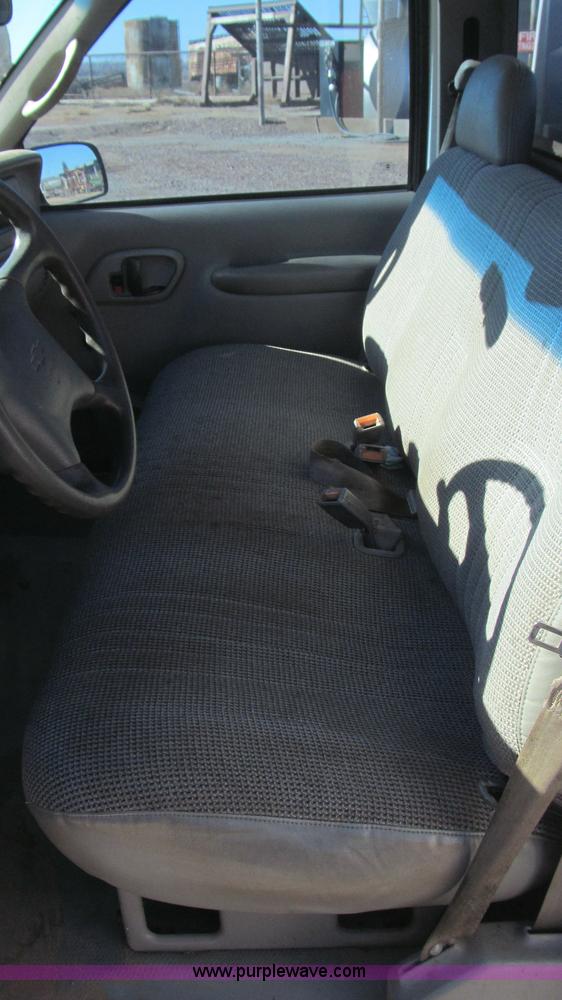 image for item G5591 2000 Chevrolet 2500 pickup truck