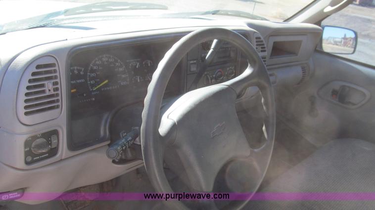 image for item G5591 2000 Chevrolet 2500 pickup truck