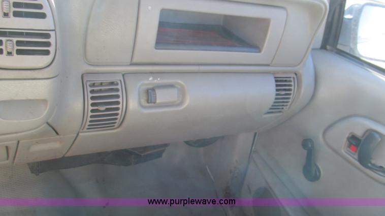 image for item G5591 2000 Chevrolet 2500 pickup truck