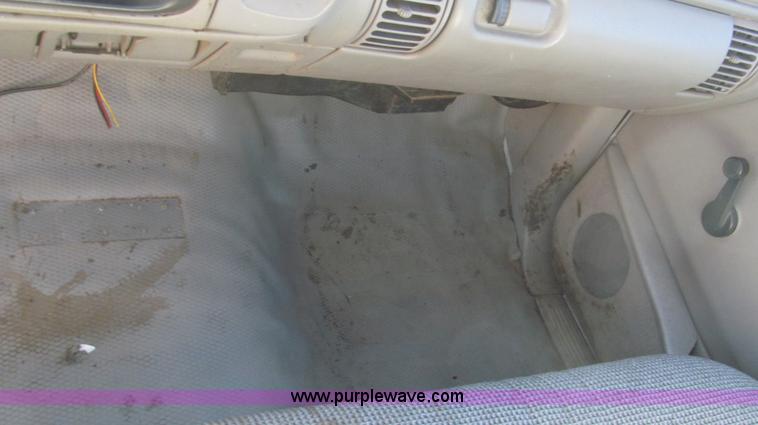 image for item G5591 2000 Chevrolet 2500 pickup truck