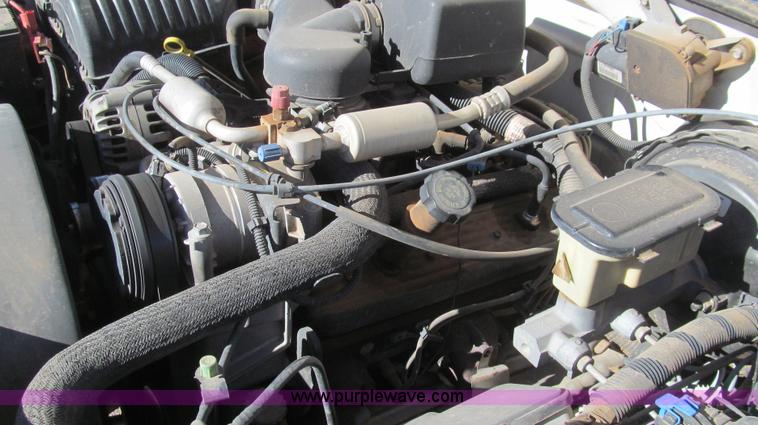 image for item G5591 2000 Chevrolet 2500 pickup truck