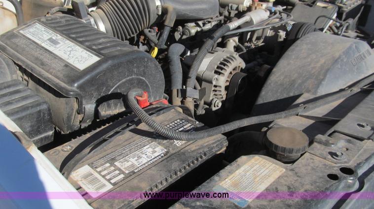 image for item G5591 2000 Chevrolet 2500 pickup truck