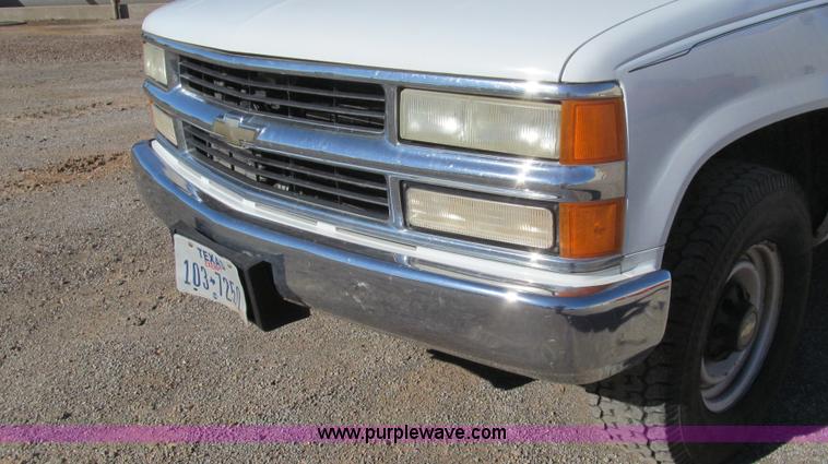image for item G5591 2000 Chevrolet 2500 pickup truck