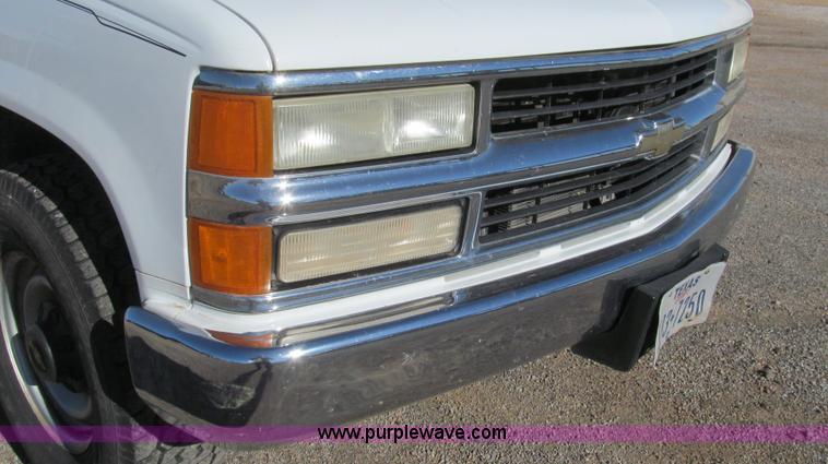 image for item G5591 2000 Chevrolet 2500 pickup truck