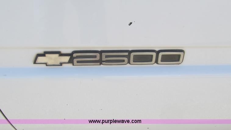image for item G5591 2000 Chevrolet 2500 pickup truck