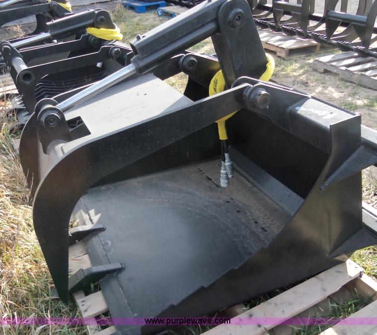 image for item H9874 Wildkat heavy duty grapple skid steer bucket
