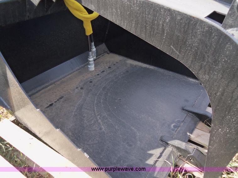 image for item H9874 Wildkat heavy duty grapple skid steer bucket