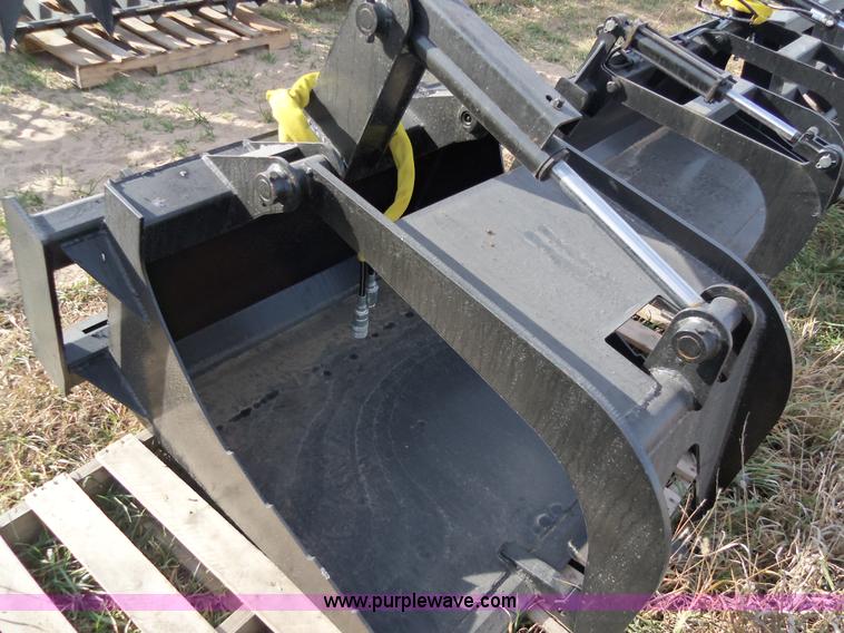 image for item H9874 Wildkat heavy duty grapple skid steer bucket