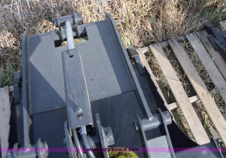image for item H9874 Wildkat heavy duty grapple skid steer bucket
