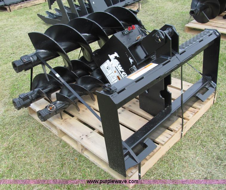 image for item I9814 Lowe 750CLH hydraulic auger attachment