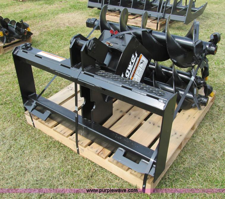 image for item I9814 Lowe 750CLH hydraulic auger attachment