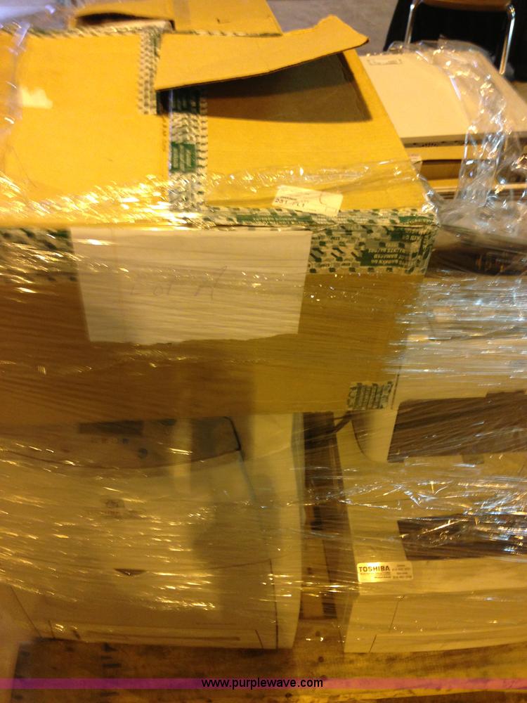 image for item B1706 Assorted electronics