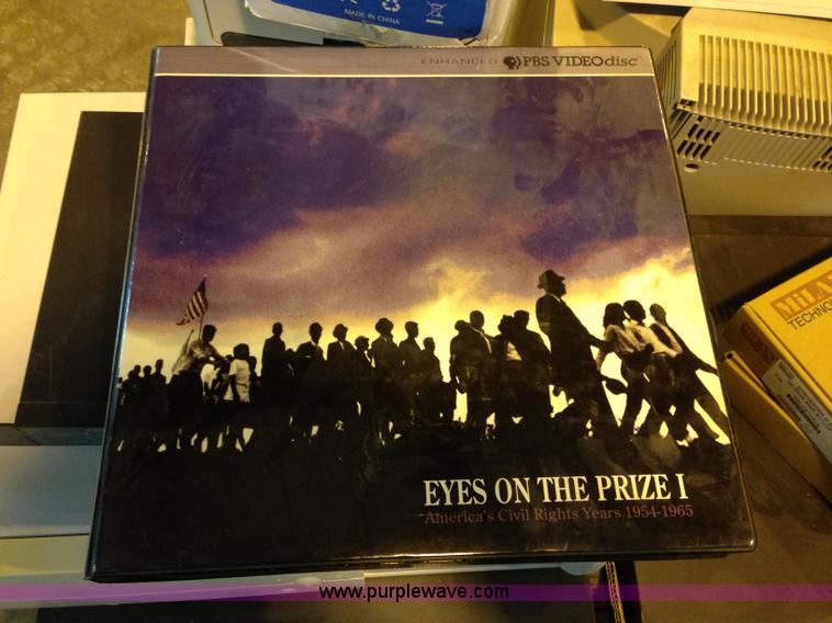 image for item B1706 Assorted electronics